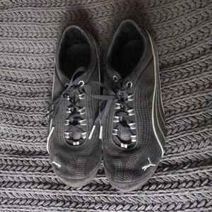 7.5 Puma Black Tennis Shoes